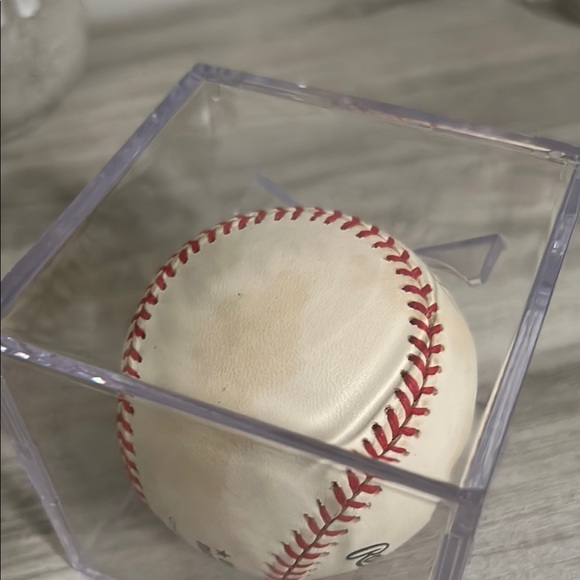 Tommy Lasorda autographed Baseball in case - Picture 6 of 7